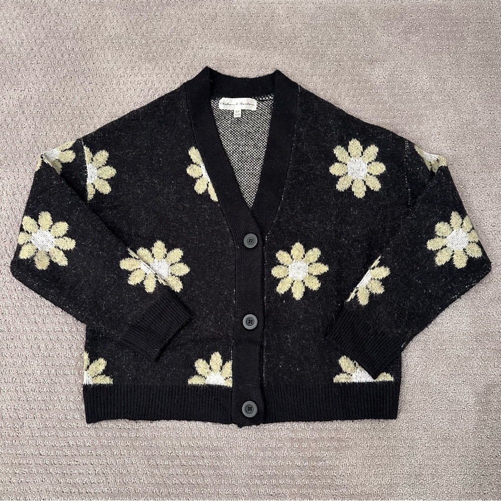 Chelsea & Theodore Black Daisy Floral Cardigan Sweater Size Small